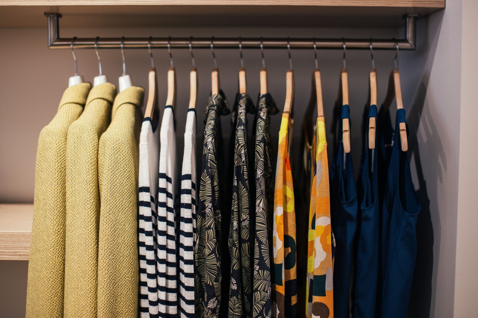 Top 5 Organizadores de Armário e Guarda-Roupa para Ganhar Espaço Instantâneo